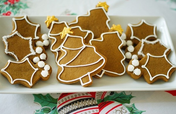Simple decorated gingerbread cookies