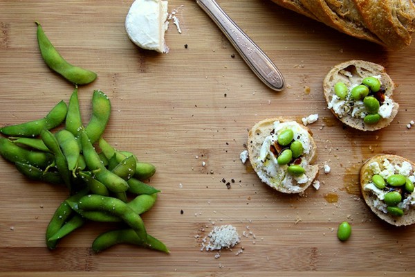 Simple edamame toast