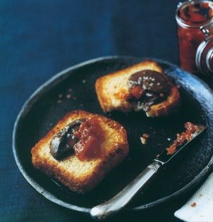 Simple foie gras pâté with pear and saffron chutney