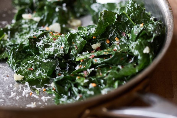 Simple garlic kale