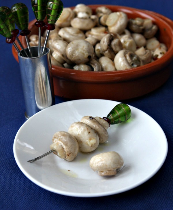 Simple marinated mushrooms