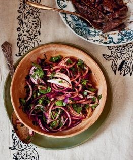 Simple onion and parsley salad (Biwaz)