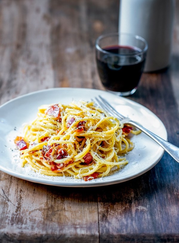 Simple Roman spaghetti carbonara