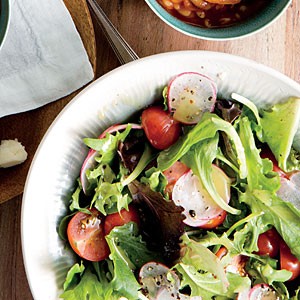 Simple salad with lemon dressing