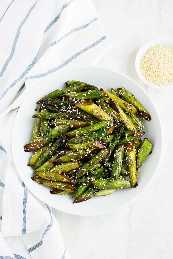 Simple sesame asparagus