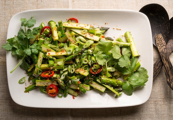 Simple spicy asparagus in a wok