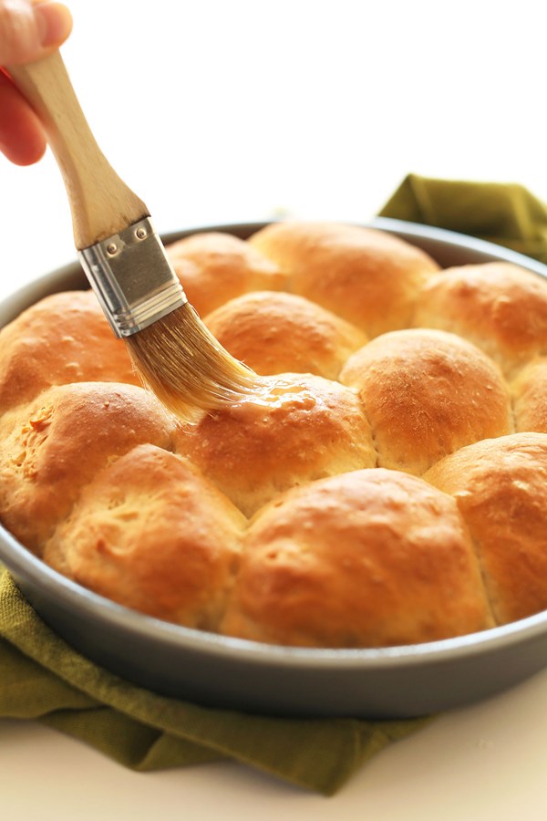 Simple vegan dinner rolls