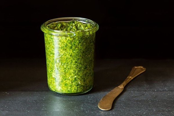 Simple vegan pesto
