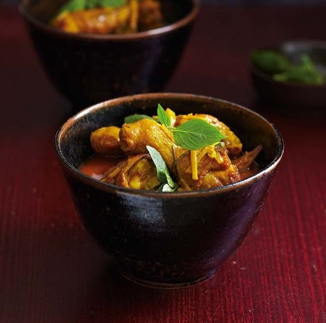 Simple yellow curry of chicken, basil & bamboo shoots