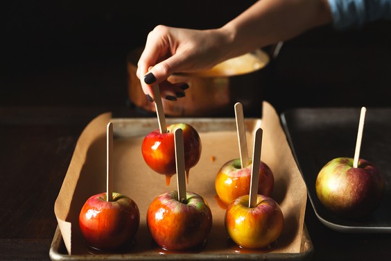 Simplest caramel apples
