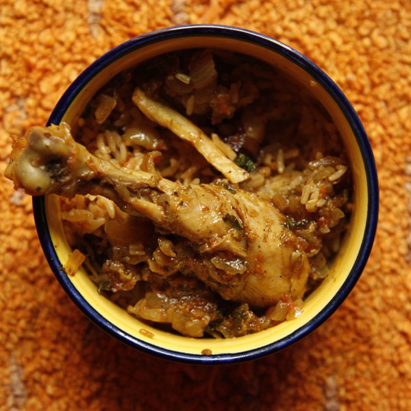 Sindhi chicken and onions (Seyal murgh)