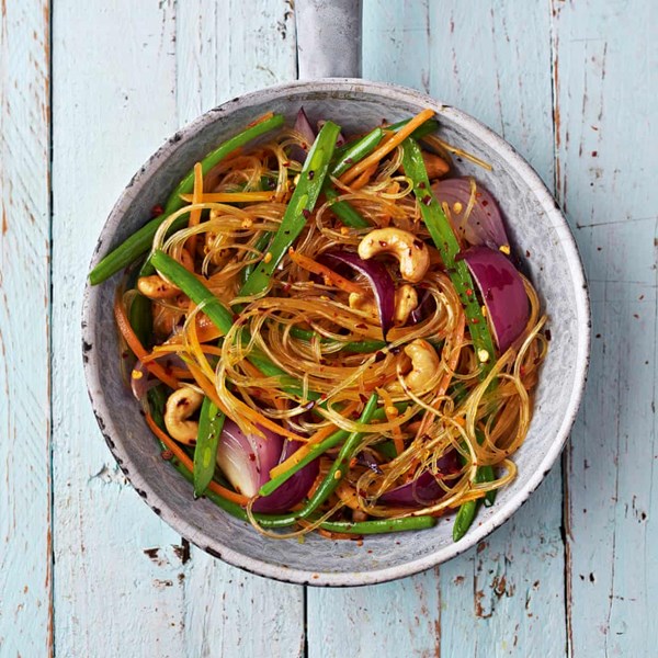 Singapore noodles with cashews