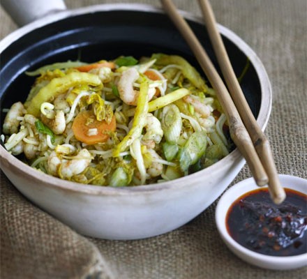 Singapore noodles with shrimps and Chinese cabbage