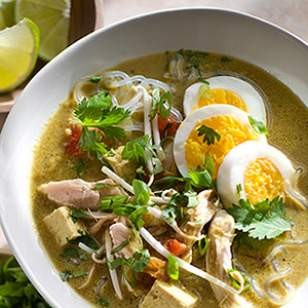 Singapore-style chicken & noodle soup (Laksa)