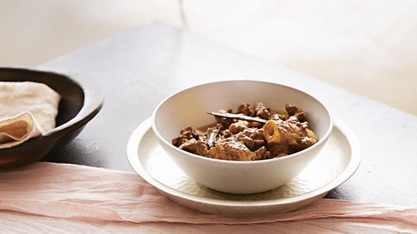 Sinhalese lamb curry (Elumas)