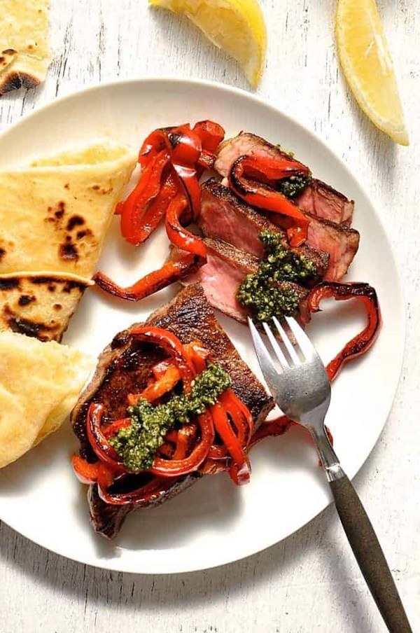 Sirloin steak with pesto, bell peppers/capsicums & flatbread