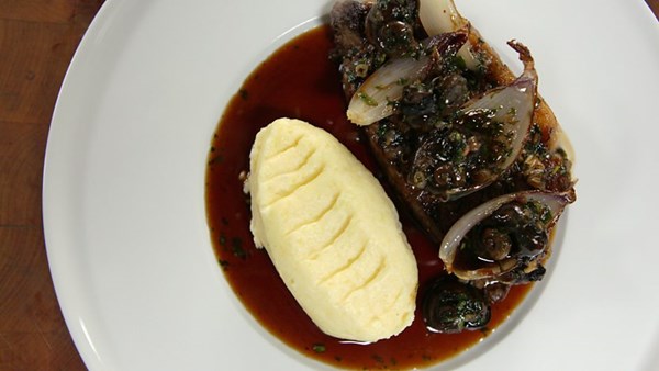 Sirloin steak with red wine and snail sauce