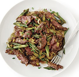 Sirloin tip steak sauté with leeks and asparagus