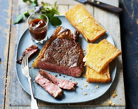 Sirloin with potato gratin chips