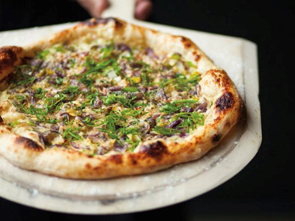 Six-onion pizza