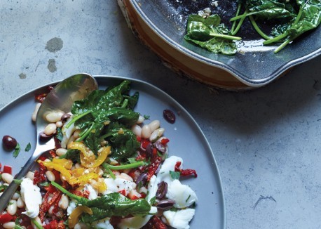 Sizzled spinach with white beans and mozzarella