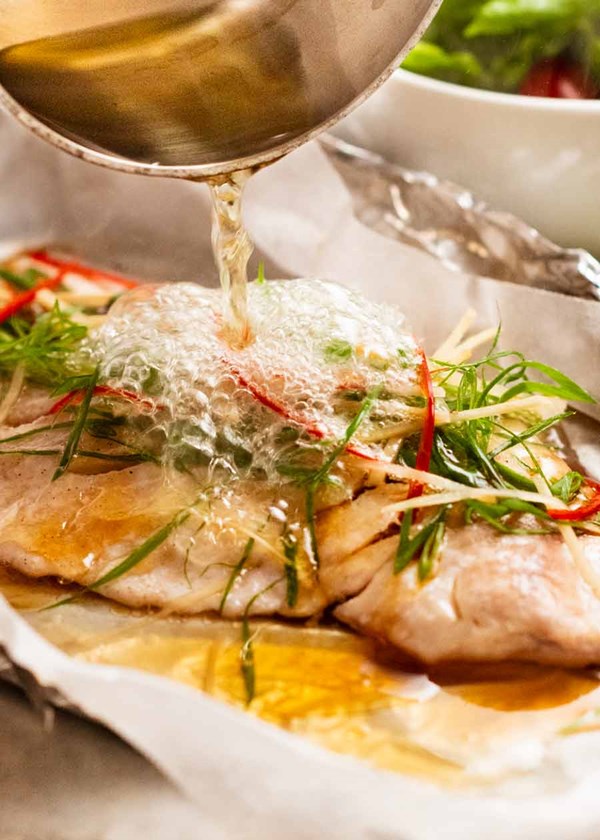 Sizzling ginger steamed fish