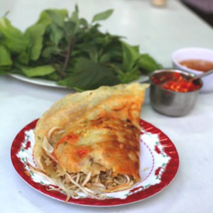 Sizzling rice crépes (Bánh xèo)
