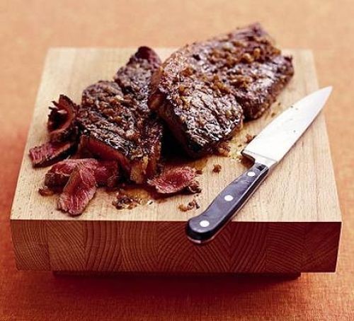 Sizzling steak with shallot marinade