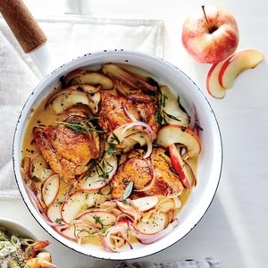 Skillet apple chicken thighs