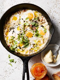 Skillet-baked eggs and ham