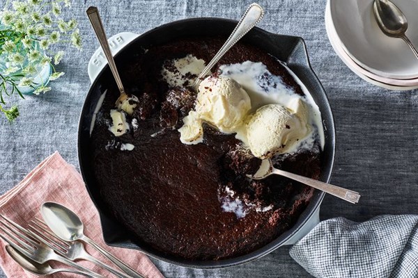 Skillet brownie à la mode
