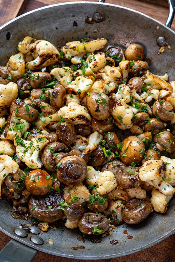 Skillet butter and garlic mushrooms and cauliflower