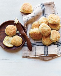 Skillet buttermilk biscuits