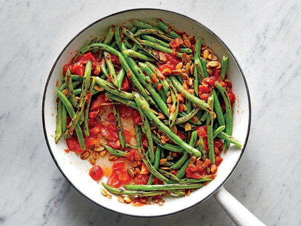 Skillet-charred green beans with salsa