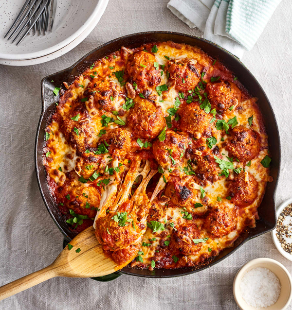 Skillet chicken Parmesan meatballs