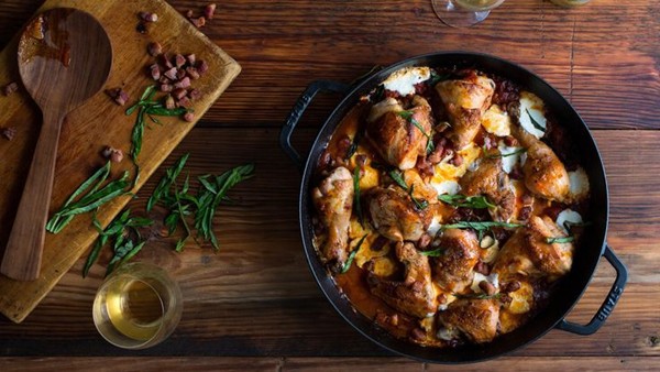 Skillet chicken with tomatoes, pancetta and mozzarella