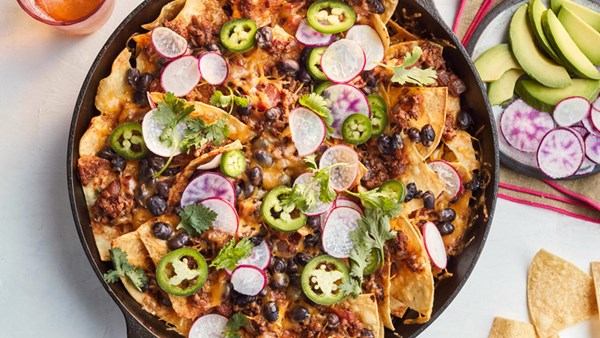 Skillet chili nachos