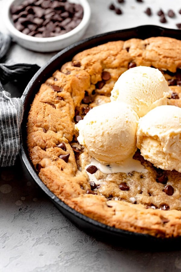 Skillet chocolate chip cookie