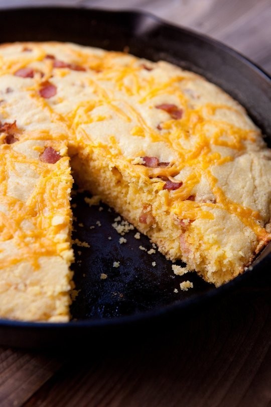 Skillet cornbread with bacon & cheddar