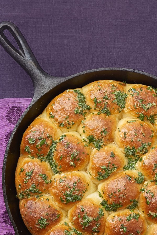 Skillet dinner rolls with garlic-herb butter