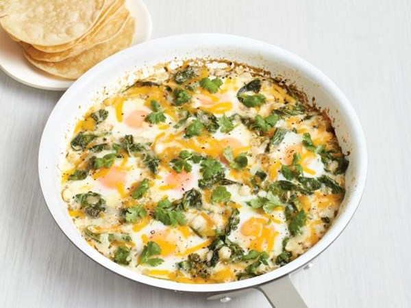 Skillet eggs with salsa verde