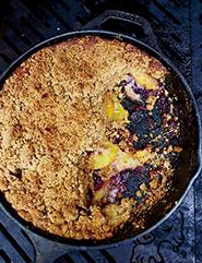 Skillet graham cake with peaches and blueberries