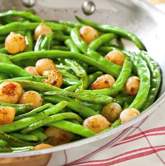 Skillet green beans and pearl onions