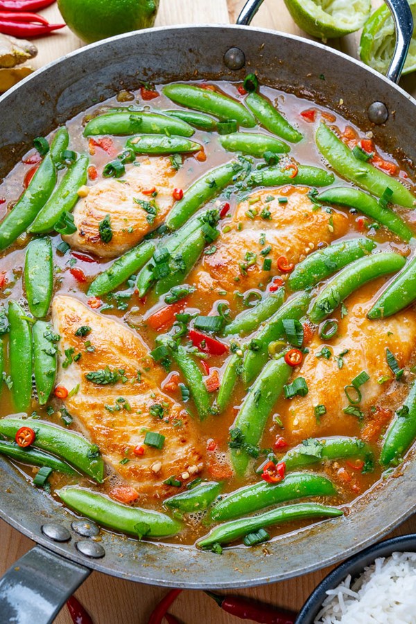 Skillet green curry chicken