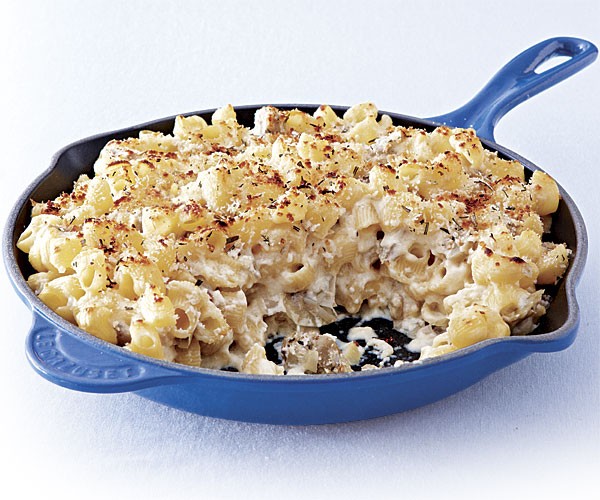 Skillet mac and cheese with artichokes