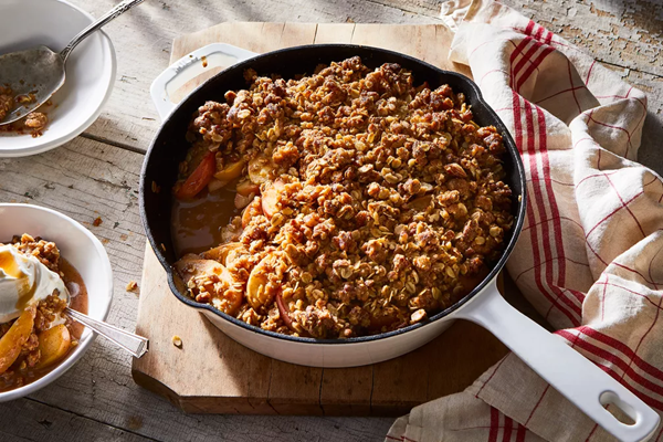 Skillet miso-apple crisp
