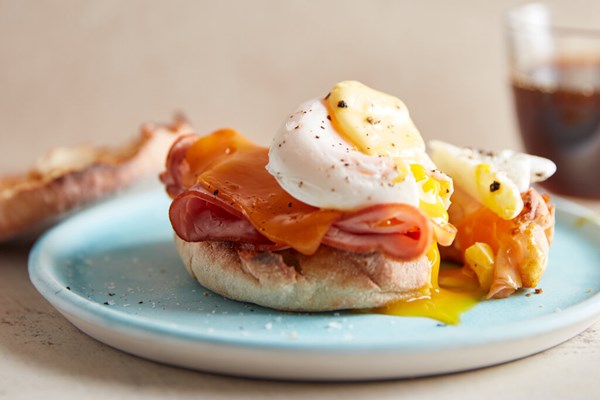 Skillet poached eggs