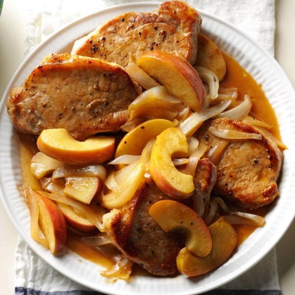 Skillet pork chops with apples & onions
