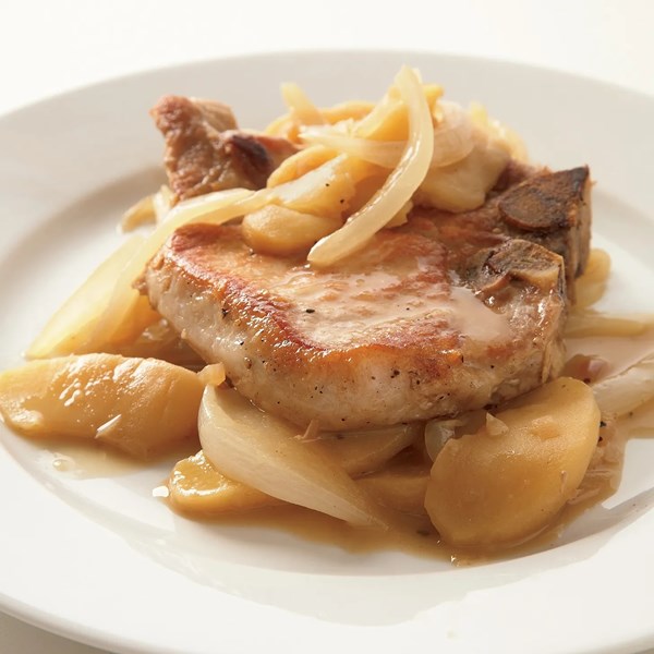 Skillet pork chops with apples