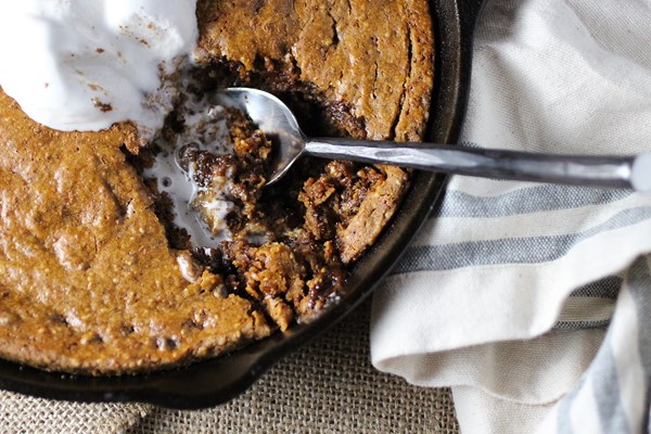 Skillet pumpkin chocolate chip cookies